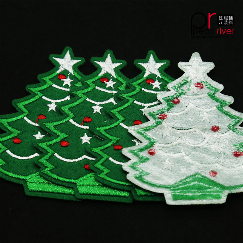 Зеленая новогодняя вышивальная нашивка с клейкой на задней стороне для украшения